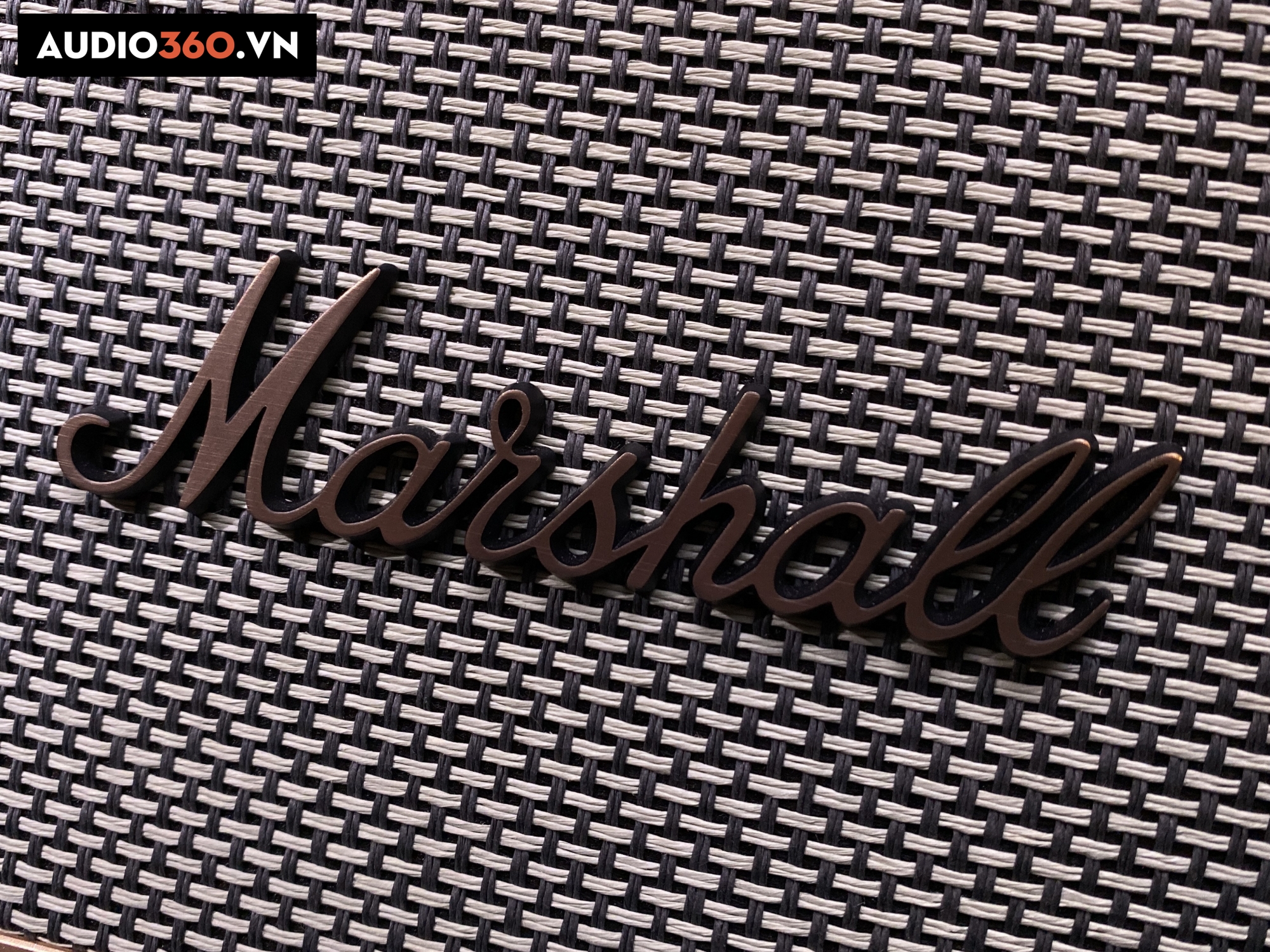 Logo Marshall đặc trưng trên mỗi sản phẩm loa bluetooth của hãng